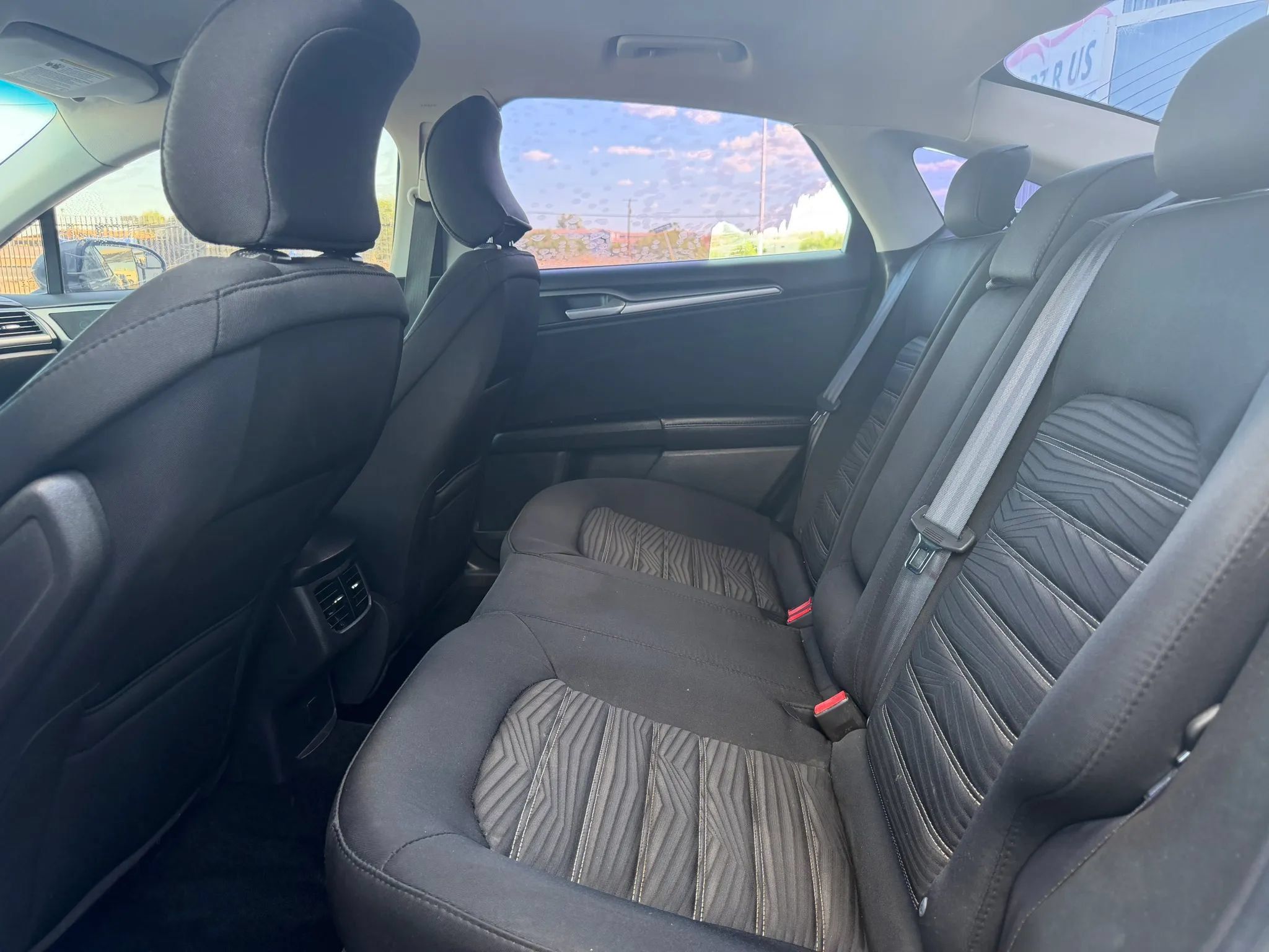 Used 2016 Ford Fusion SE FWD image 18