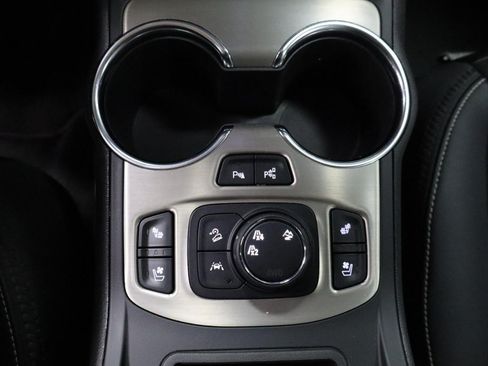 Used 2024 GMC Terrain Denali w/ Denali Premium Package AWD/4WD image 25