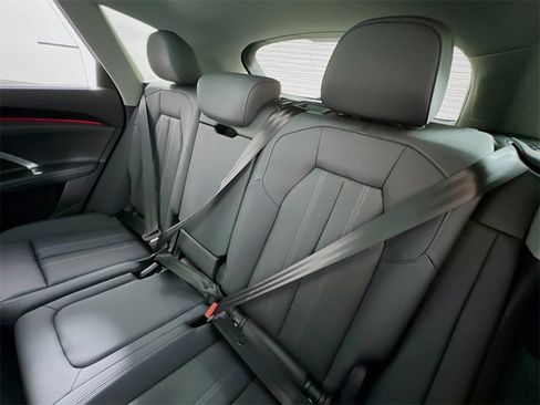 New 2025 Audi Q5 Prestige image 21