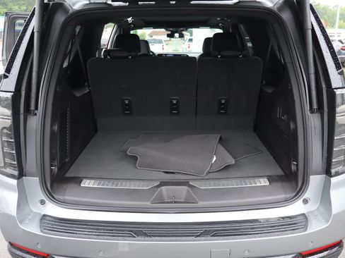 Used 2025 Chevrolet Suburban RST w/ Comfort Package AWD/4WD image 34
