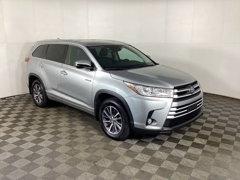 Used 2017 Toyota Highlander XLE AWD/4WD image 1