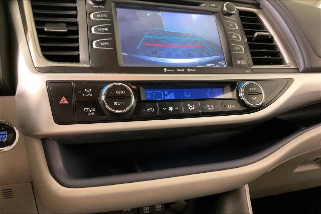 Used 2017 Toyota Highlander XLE AWD/4WD image 14