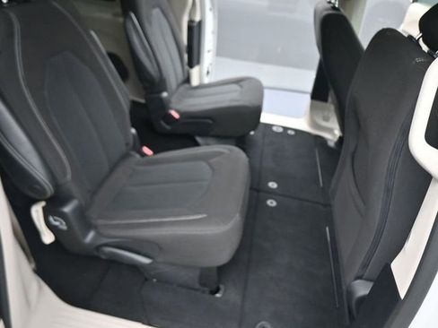 Used 2023 Chrysler Voyager LX image 15