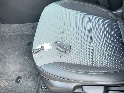 Used 2025 Chevrolet Trax LT w/ LT Convenience Package image 22