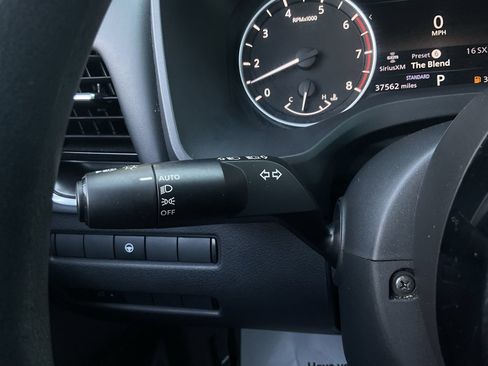 Used 2022 Nissan Rogue SV FWD image 41