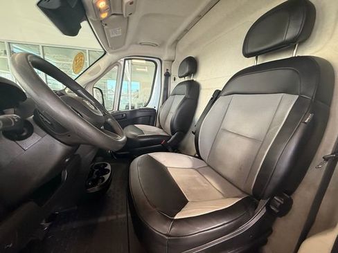 Used 2022 RAM ProMaster 2500 w/ Driver Convenience Group FWD image 17