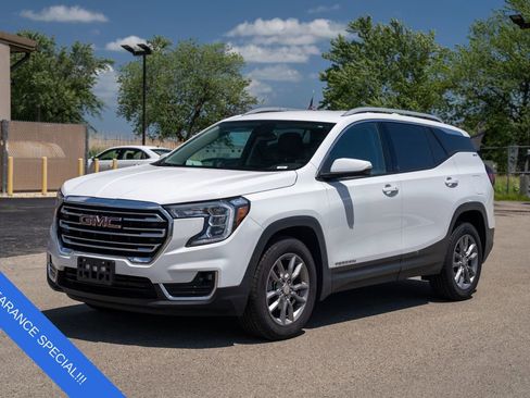 Used 2022 GMC Terrain SLT image 3