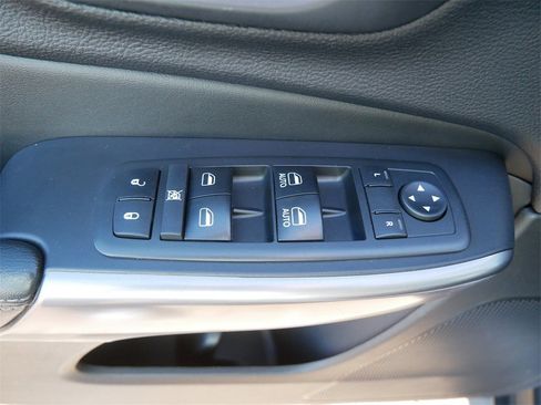 Used 2019 Jeep Cherokee Limited image 16