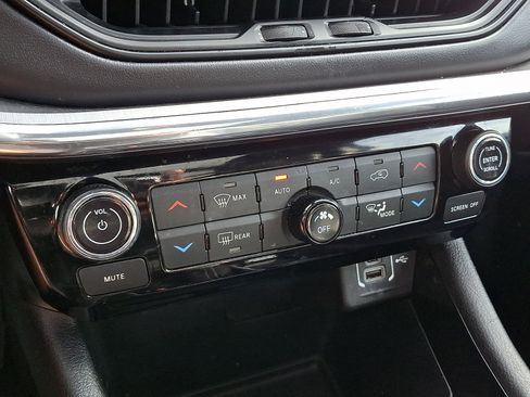 Used 2022 Jeep Compass High Altitude AWD/4WD image 16
