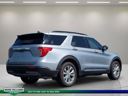 Used 2023 Ford Explorer XLT w/ Equipment Group 202A AWD/4WD image 4