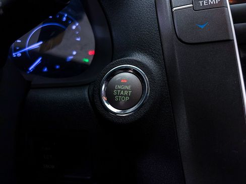 Used 2013 Lexus IS 250C w/ Luxury Pkg RWD image 20