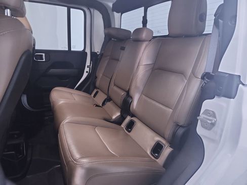 Used 2020 Jeep Gladiator Rubicon AWD/4WD image 23