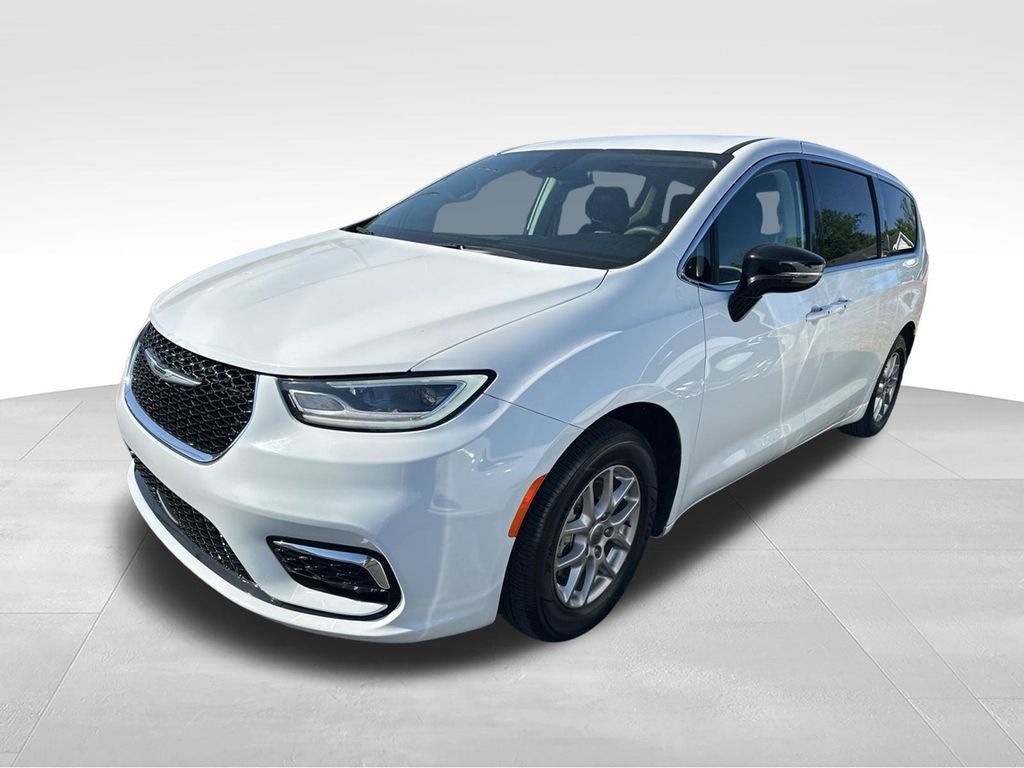 Used 2024 Chrysler Pacifica Touring-L FWD image 6