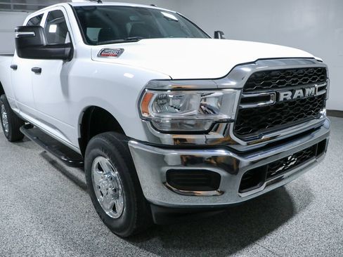 Used 2024 RAM 2500 Tradesman w/ Chrome Appearance Group AWD/4WD image 5