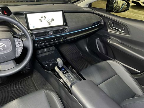 Used 2025 Toyota Prius AWD image 33