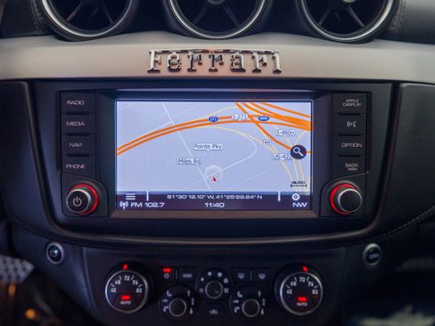 Used 2015 Ferrari FF image 17