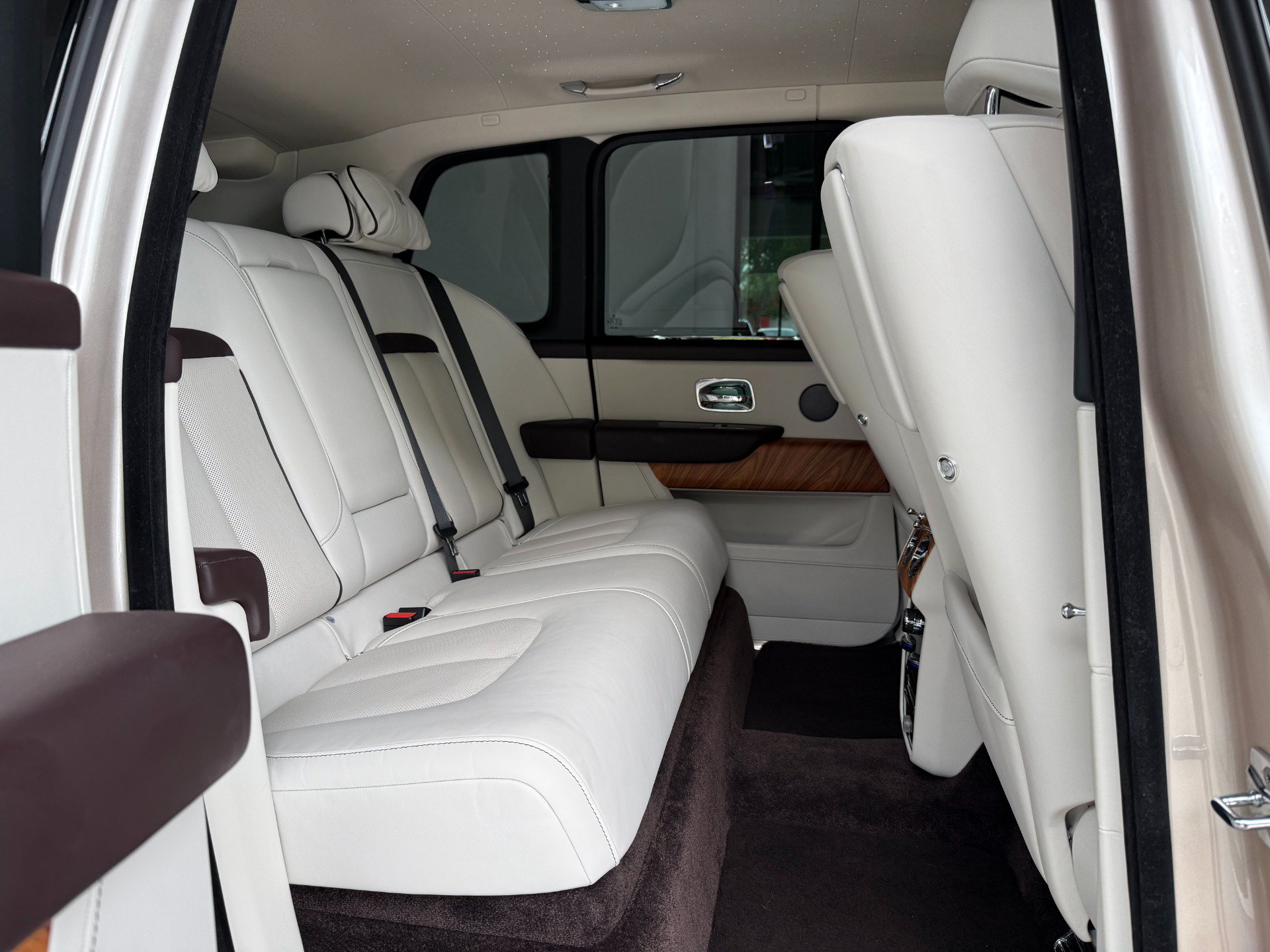 Used 2020 Rolls-Royce Cullinan AWD/4WD image 32