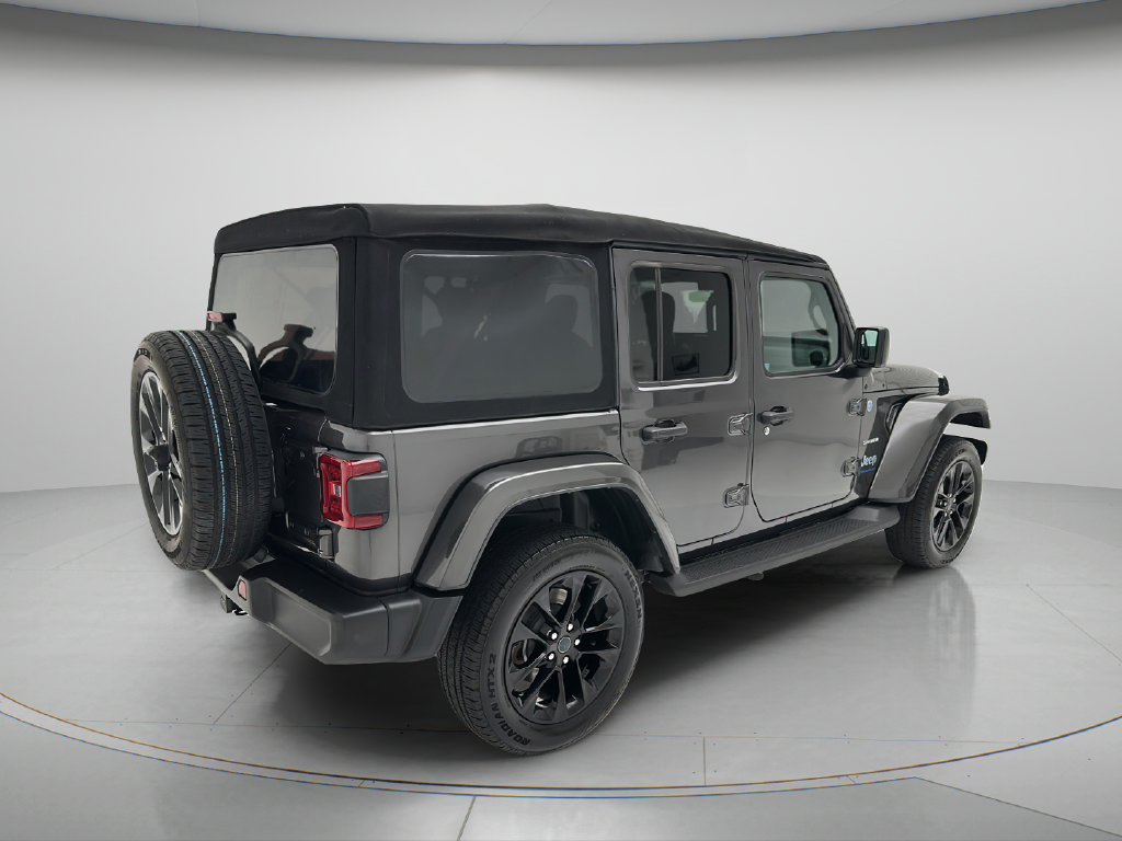 Used 2024 Jeep Wrangler Unlimited Sahara w/ Technology Group AWD/4WD image 5