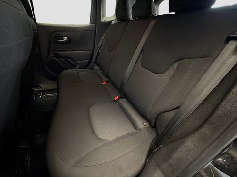 Used 2023 Jeep Renegade Latitude image 12