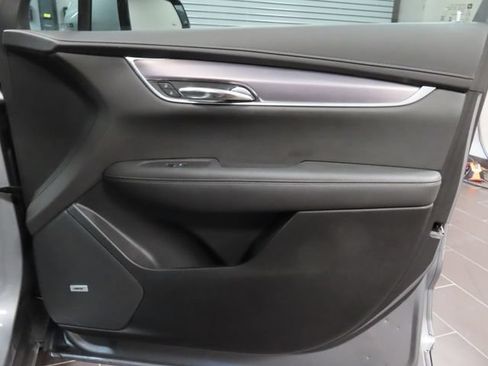 Certified 2024 Cadillac XT6 Luxury FWD image 12