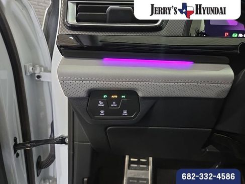 Used 2024 Volkswagen Atlas Peak Edition SE AWD/4WD image 13