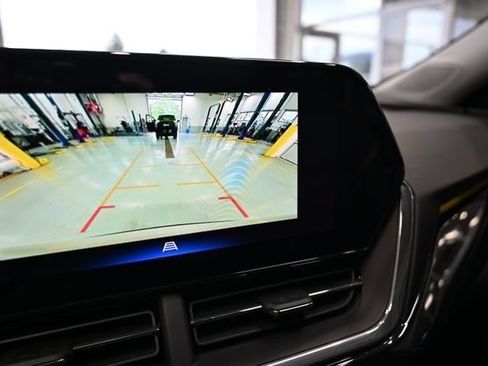New 2026 Chevrolet Trax ACTIV w/ Sunroof Package FWD image 16