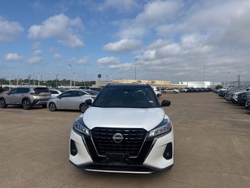 Certified 2022 Nissan Kicks SR w/ Premium Package image 5