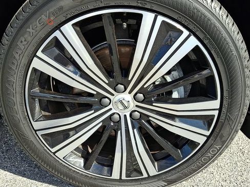 Certified 2023 Volvo XC60 B5 Plus w/ Climate Package AWD/4WD image 8
