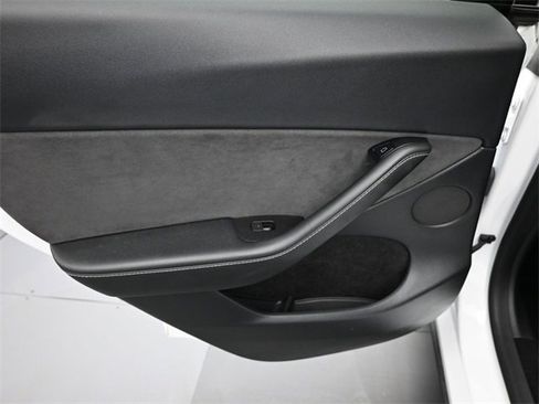 Used 2023 Tesla Model Y Long Range image 14