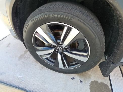 Used 2023 Nissan Rogue SL FWD image 10