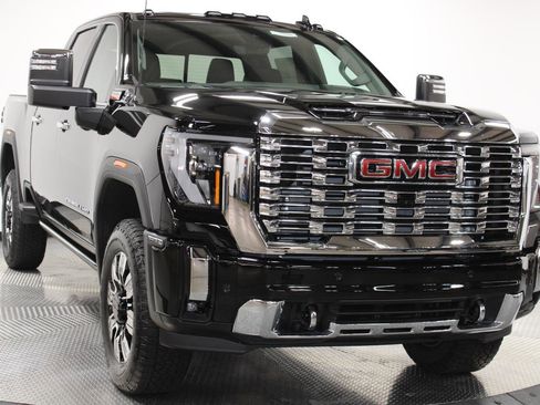 New 2026 GMC Sierra 2500 Denali w/ Denali Reserve Package image 3