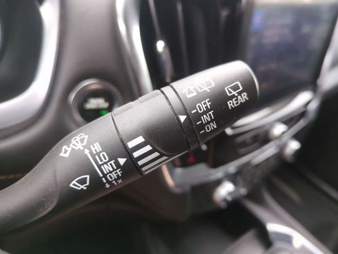 Used 2021 Chevrolet Traverse LT FWD image 25