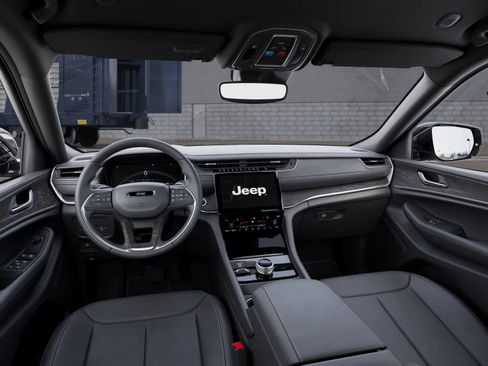 New 2025 Jeep Grand Cherokee Limited image 14