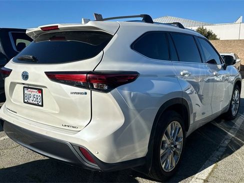Used 2021 Toyota Highlander Limited image 3