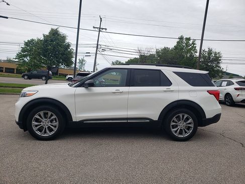 Used 2023 Ford Explorer XLT w/ Equipment Group 202A AWD/4WD image 8