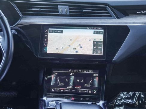 Used 2019 Audi e-tron Prestige w/ Prestige Package image 12