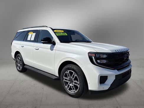 Used 2025 Ford Expedition Active image 6