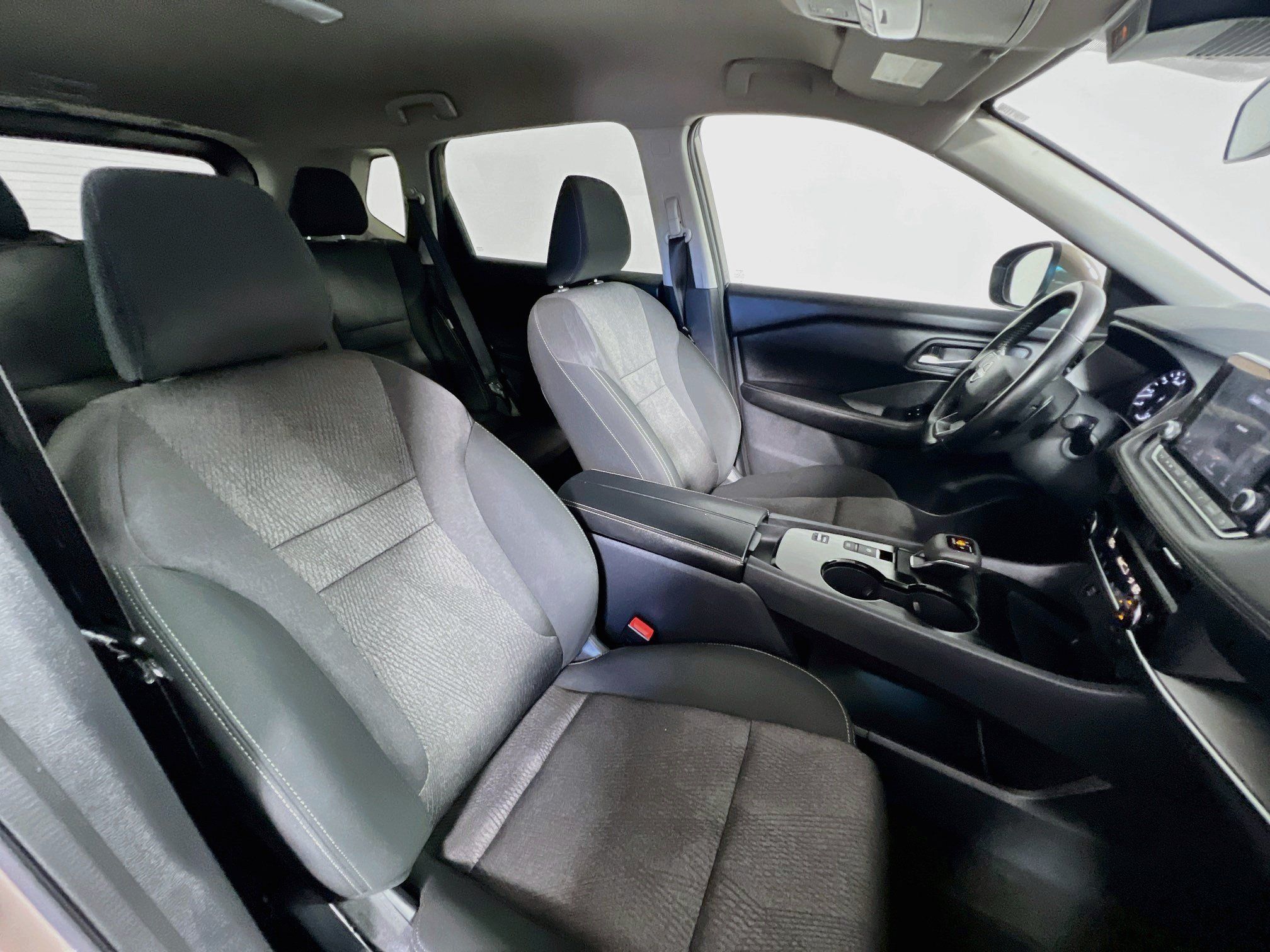 Used 2025 Nissan Rogue SV FWD image 30