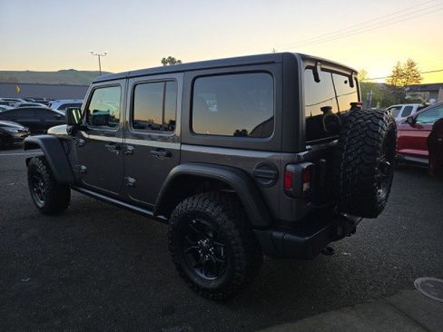 Used 2025 Jeep Wrangler Willys image 5