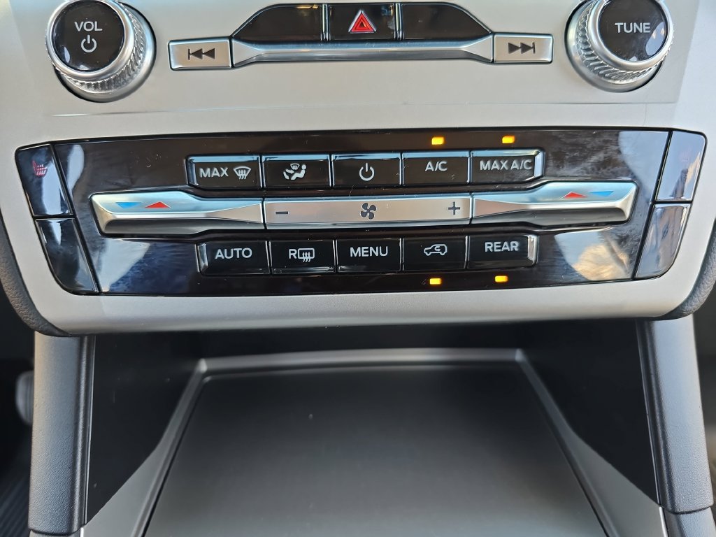 Used 2022 Ford Explorer XLT AWD/4WD image 23