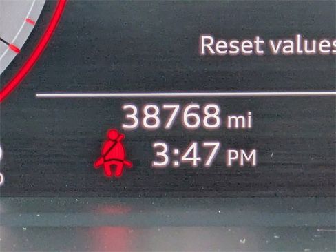 Used 2019 Audi Q3 2.0T Prestige w/ Prestige Package image 34