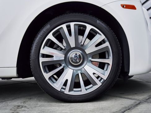 Used 2019 Rolls-Royce Ghost image 26