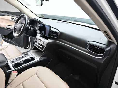 Used 2022 Ford Explorer XLT w/ Equipment Group 202A image 21