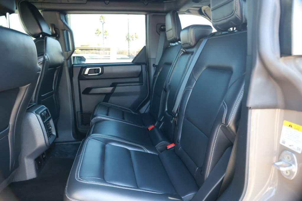 Used 2025 Ford Bronco Outer Banks AWD/4WD image 37