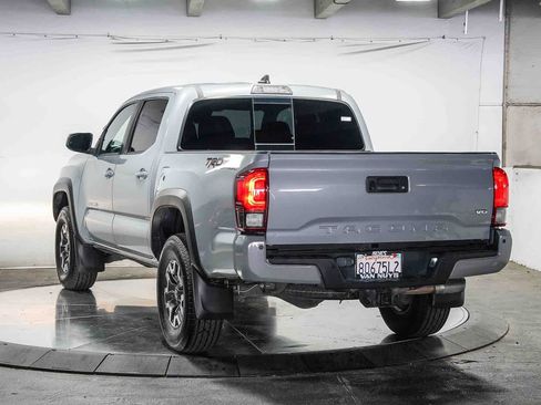 Certified 2018 Toyota Tacoma TRD Off-Road w/ Technology Package AWD/4WD image 2
