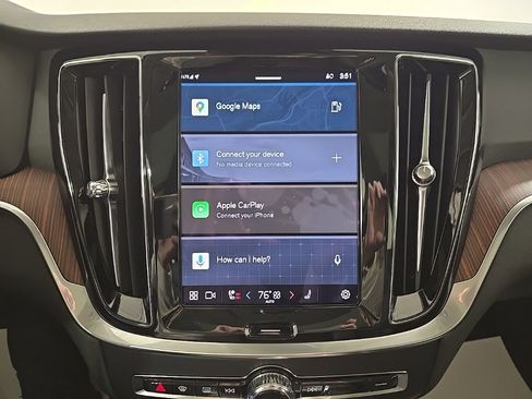 Used 2025 Volvo V60 B5 Cross Country Plus image 15