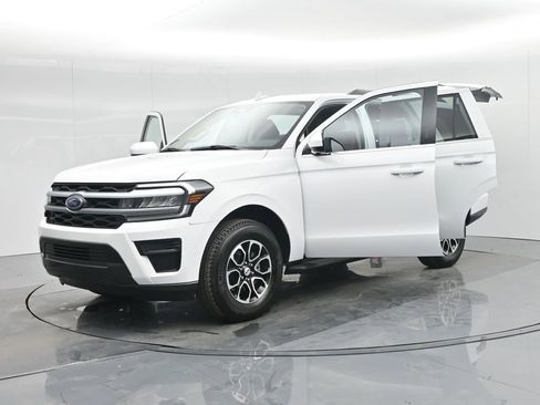 Certified 2024 Ford Expedition XLT RWD image 38