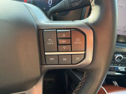 Used 2025 Ford F350 Lariat w/ Lariat Ultimate Package AWD/4WD image 24