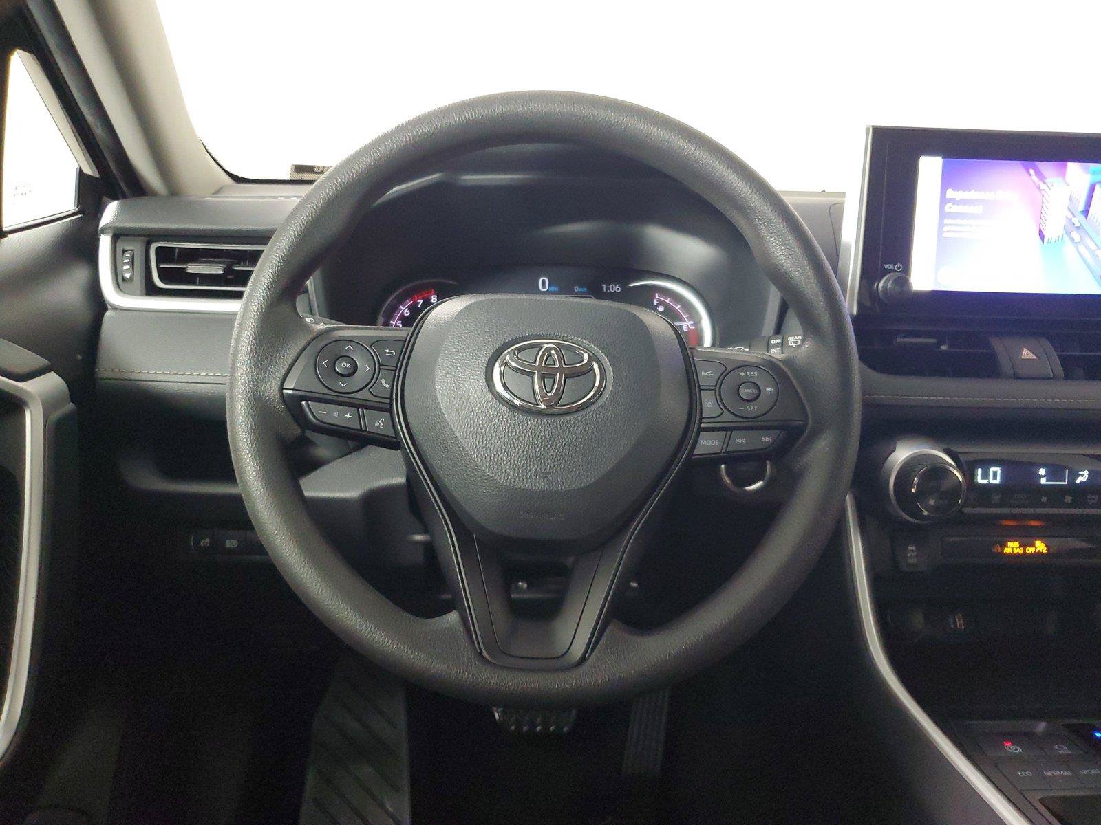 Used 2025 Toyota RAV4 XLE FWD image 15