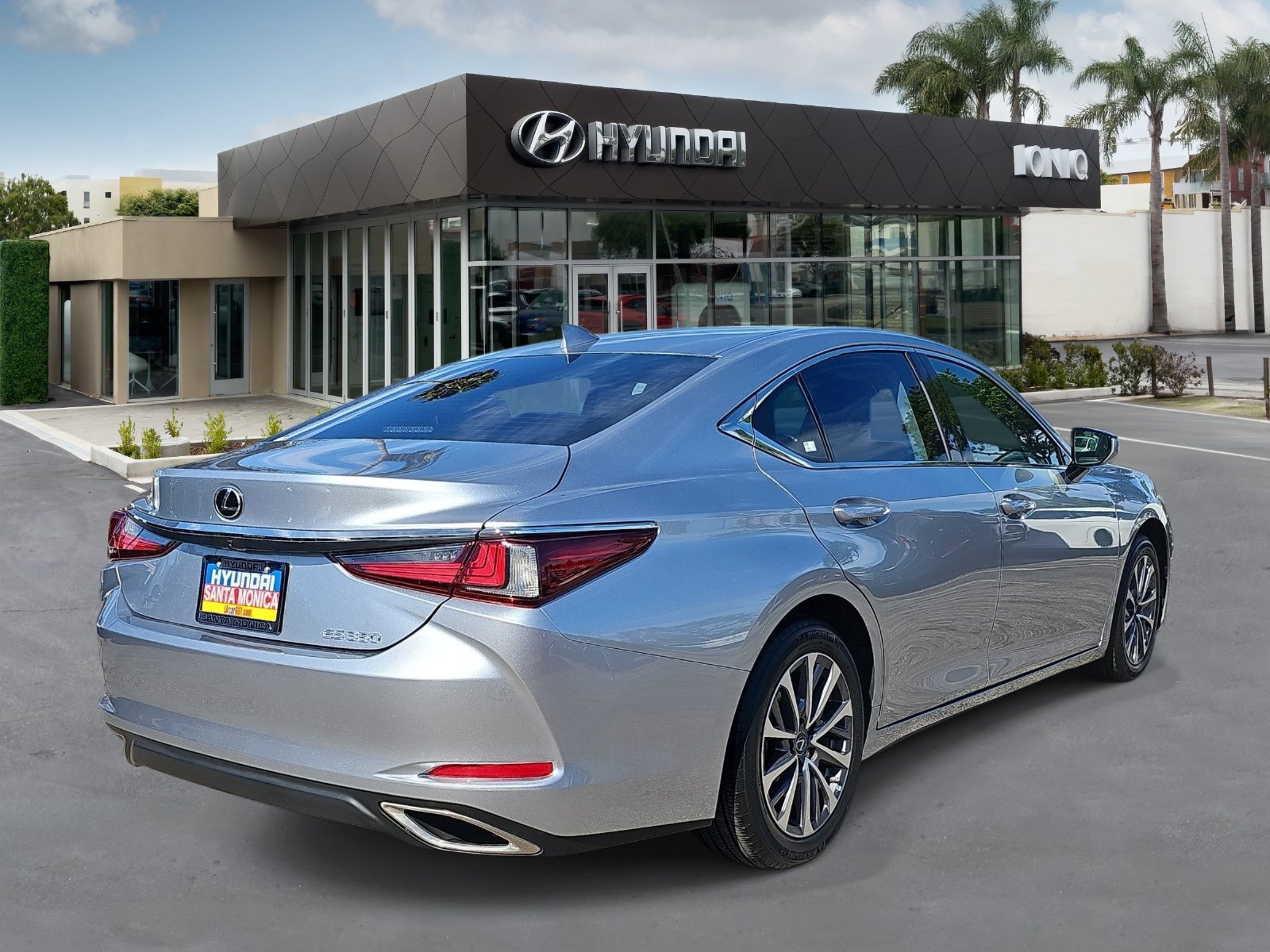 Used 2022 Lexus ES 350 w/ Accessory Package FWD image 3